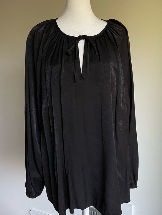 Ava & Viv Tops - Ava & Viv Black Tunic Blouse with Keyhole and Tie Front, Size 2X